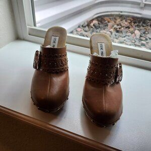 Steve Madden Tan Clogs